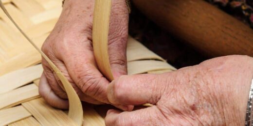 cannage et rempaillage de chaise par nos menuisiers artisans restauration de meubles à Nice