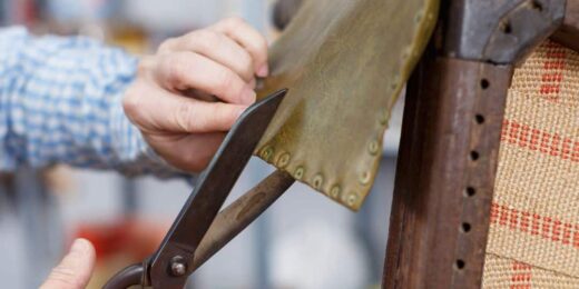 rénovation de cuir par nos menuisiers artisans restauration de meubles à Nice